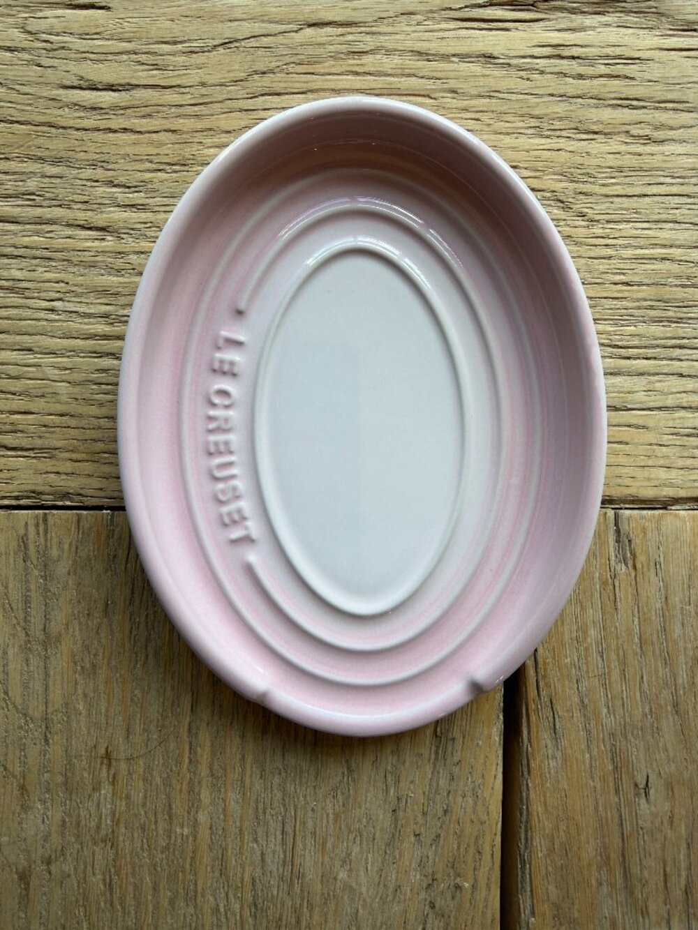 Le Creuset Stoneware Oval Spoon Rest Shell Pink NEW